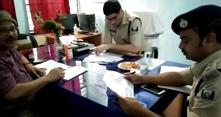 जमुई पुलिस अधीक्षक डा. इनामुल हक मेंगनु  अचानक पहुंचे सोनो थाना, किया निरीक्षण