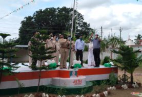 लक्ष्मीपुर के प्रखंड मुख्यालय एवं थाना परिसर में किया गया झंडोत्तोलन