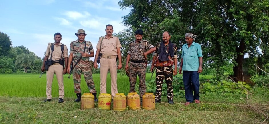 गुप्त सूचना के आधार पर सोनो में देसी शराब जप्त साथ ही शराब निर्माण की सामग्री को किया गया नष्ट