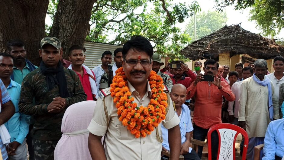 चरका पत्थर के नए थाना अध्यक्ष मृत्युंजय कुमार पंडित ने संभाला आज थाना की कमान