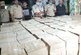 गुप्त सूचना पर जमुई पुलिस ने किया 495 कार्टून शराब जप्त, जप्त गाड़ी पर भारतीय डाक लिखा हुआ था