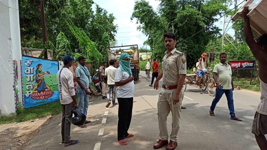 सोनो थानाध्यक्ष पंकज कुमार के निर्देश पर चलाया गया वाहन चेकिंग अभियान, वाहन चालकों में दिनभर मचा रहा हड़कंप