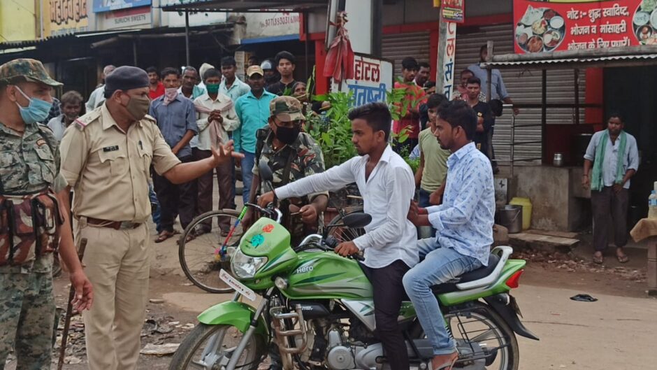 सोनो थाना ने चलाया सघन वाहन चेकिंग अभियान, चार पहिया वाहन में सीट बेल्ट ना लगाने वालों पर किया गया ₹500 जुर्माना