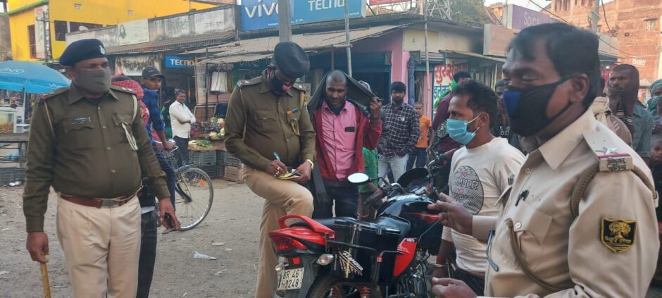 सोनो-चकाई राजमार्ग पर चलाया गया वाहन चेकिंग अभियान, दोपहिया चालकों में मचा हड़कंप