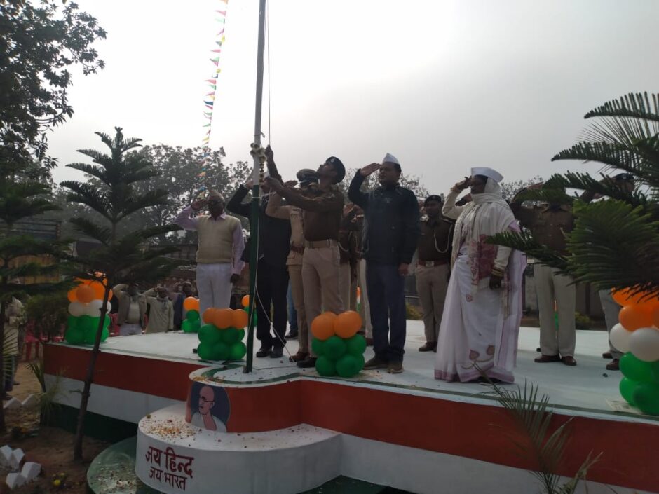 लक्ष्मीपुर प्रखंड कार्यालय ,लक्ष्मीपुर थाना एवं सभी सरकारी कार्यालय में धूमधाम से 72 वां गणतंत्र दिवस मनाया गया