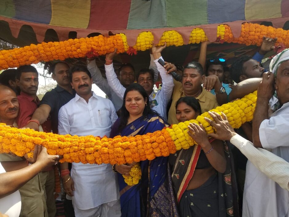 बरनार नदी घाट पर पुल निर्माण के लिये मंत्री  सुमित सिंह ने किया शिलान्यास