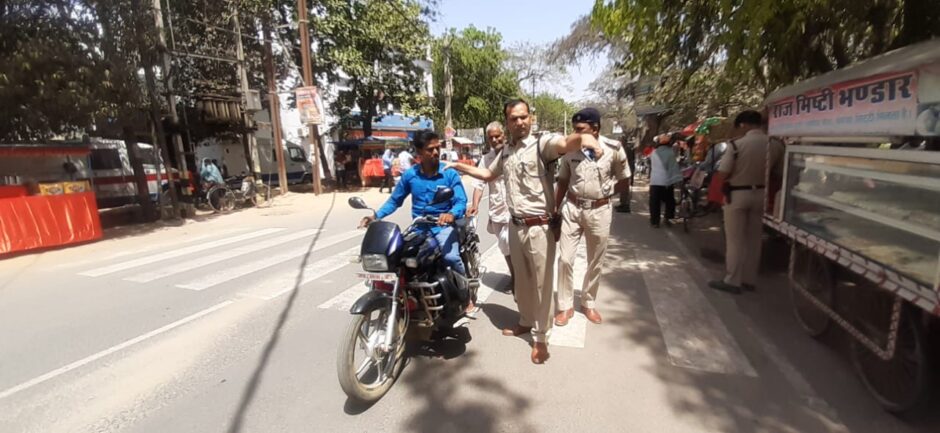 कचहरी चौक तथा खैरा मोड़ पर वाहन चेकिंग अभियान चलाया गया, वाहन चालकों से वसूला गया ₹14500 फाइन