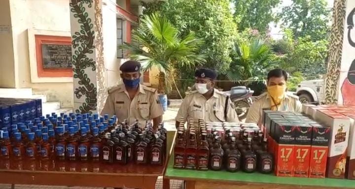 शराब से भरे वाहन को पुलिस ने किया जब्त, कारवाई मे जुटी पुलिस