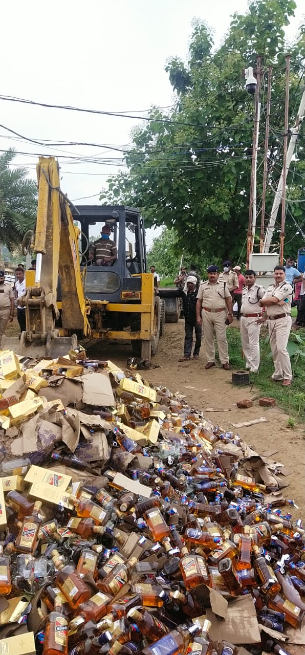 पुलिस केंद्र जमुई में  जप्त किए 9 हजार लीटर विदेशी शराब को किया गया नष्ट