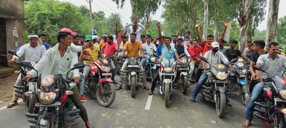 सिकंदरा पश्चिमी क्षेत्र से जिला परिषद सदस्य सुनील पासवान ने निकाला जन संपर्क रैली