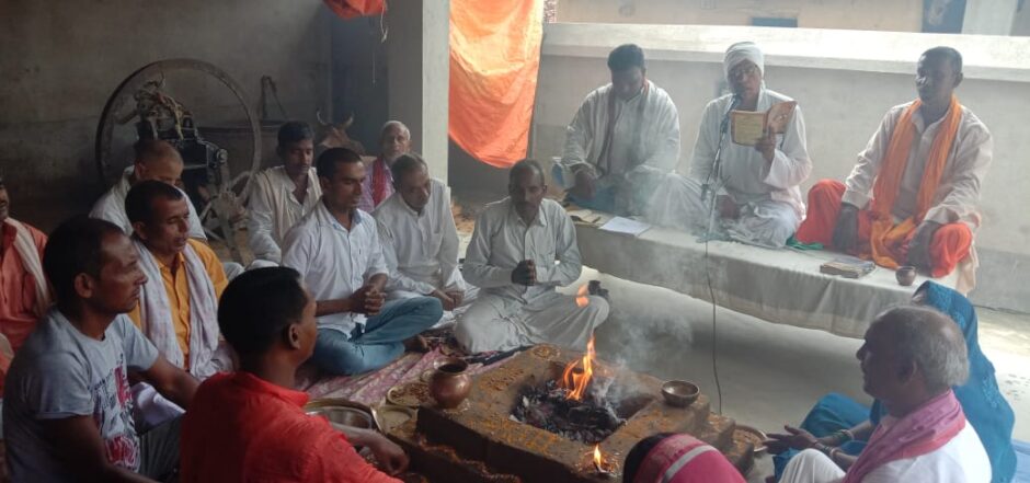 प्रखंड के सारेबाद पंचायत में जन्माष्टमी के शुभ अवसर पर हवन पूजा पाठ के साथ कीर्तन भजन का किया गया आयोजन