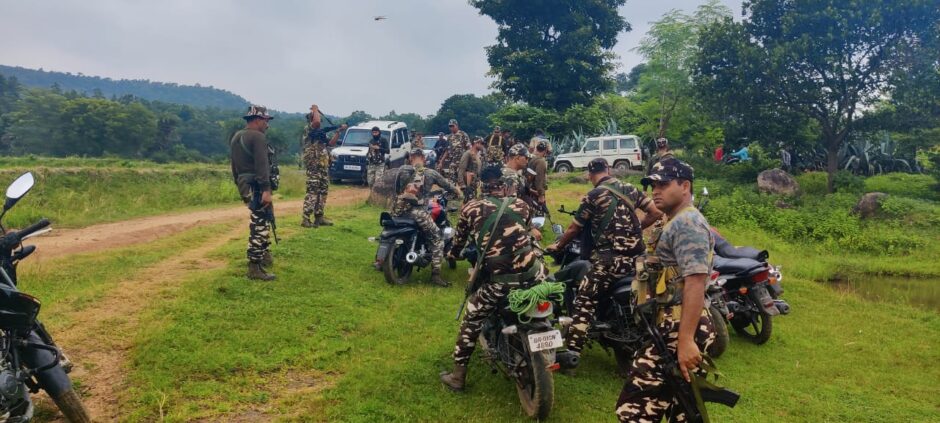 बिहार एवं झारखंड के सीमावर्ती इलाके में  नक्सलियों की खोज में चलाया गया सर्च अभियान