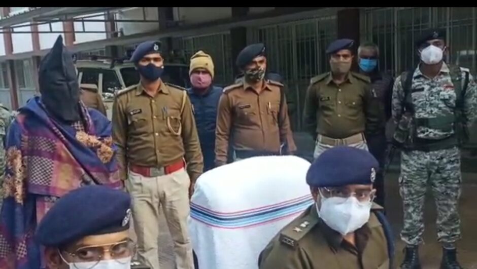 गुप्त सूचना पर पुलिस ने छापेमारी कर नक्सली को उसके घर से किया गिरफ्तार