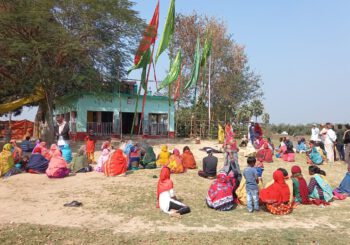बिज्ञान के युग में भी मुर्दे को जिंदा करने के लिए घंटों झाड़-फूंक का खेला गया खेल