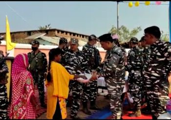 215 बटालियन सीआरपीएफ द्वारा कैंप लगाकर अदबरिया, सोनरबा एवं भीमबांध गांव में सिविक एक्शन प्रोग्राम के तहत जरूरत के सामान का वितरण