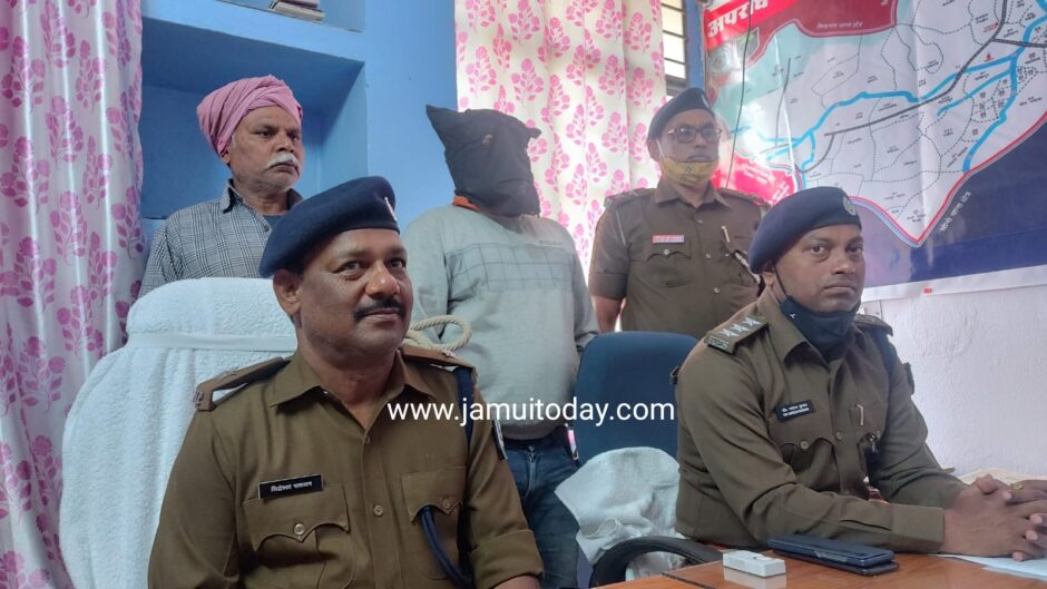 पुलिस ने एक अंतरराज्यीय शराब तस्कर को किया गिरफ्तार, गिरिडीह नवादा जमुई में दर्ज है कई मामले