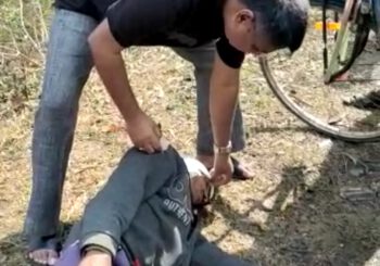 बेकाबू बालू लदे ट्रक ने साइकिल सवार चचेरे भाइयों को कुचला एक की घटनास्थल पर मौत, दूसरा बुरी तरह घायल