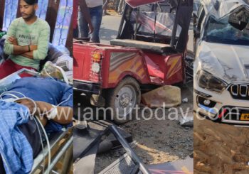 स्कॉर्पियो और टोटो की जोरदार टक्कर, टोटो सवार गंभीर रूप से घायल