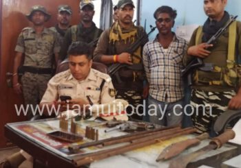 गुप्त सूचना पर अवैध मिनी गन फैक्ट्री संचालक हथियार एवं कारतूस के साथ गिरफ्तार