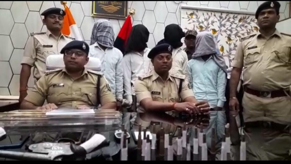 जमुई पुलिस ने अपराध की योजना बनाते 4 अपराधियों को पुलिस ने किया गिरफ्तार