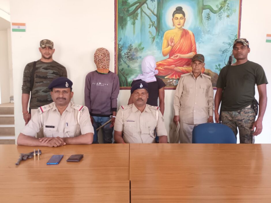 पुलिस ने देसी कट्टा एवं दो जिंदा कारतूस के साथ दो युवक को किया गिरफ्तार