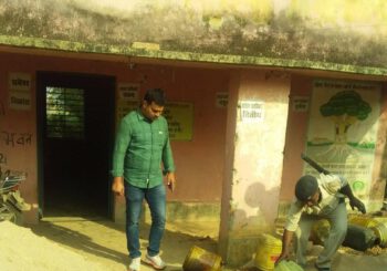 सलैया गांव में उत्पाद विभाग की टीम के द्वारा की गई छापेमारी, 50 लीटर शराब किया गया बरामद, 300 केजी जावा महुआ किया गया नष्ट