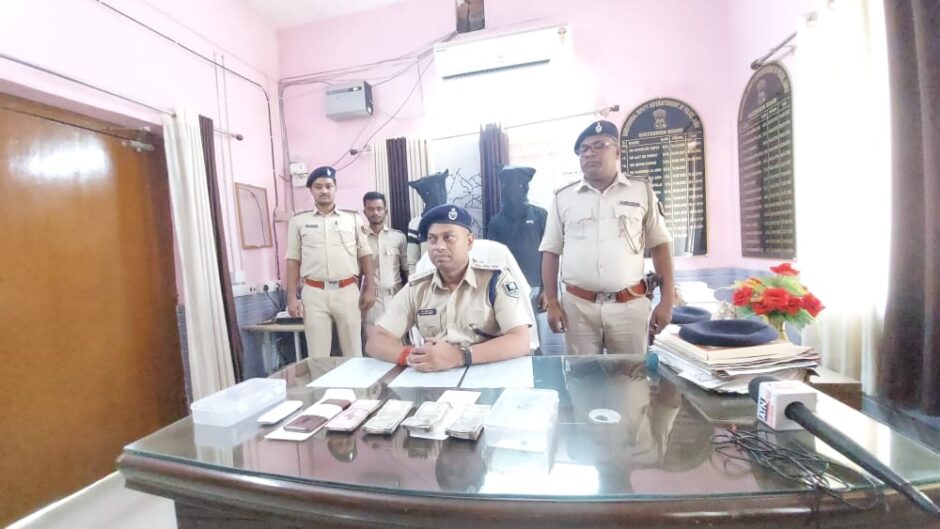 बैंक कर्मियों ने पैसा गबन करने के लिए नकली लूट की घटना को दिया अंजाम, पुलिस ने किया गिरफ्तार