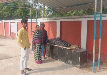 ट्रेन में चढ़ने के दौरान पैर फिसलने से कटकर हुई बुजुर्ग की मौत