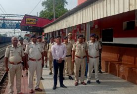 भारत बंद का बरहट प्रखंड  में दिखा मिला जुला असर, पुलिस -प्रशासन रहे अलर्ट