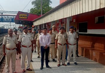 भारत बंद का बरहट प्रखंड  में दिखा मिला जुला असर, पुलिस -प्रशासन रहे अलर्ट