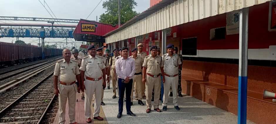 भारत बंद का बरहट प्रखंड  में दिखा मिला जुला असर, पुलिस -प्रशासन रहे अलर्ट