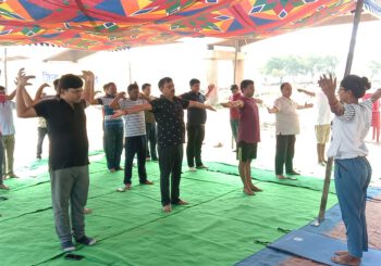 अंतर्राष्ट्रीय योग दिवस के अवसर पर जिला के पदाधिकारियों ने किया योगाभ्यास