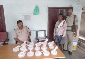 16 लीटर देसी शराब के साथ एक युवक गिरफ्तार