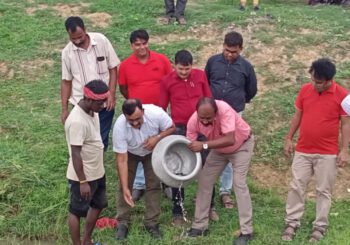 मत्स्य पालन के लिए जीविका के द्वारा गंगटी आहार में डाला गया मछली की जीरा