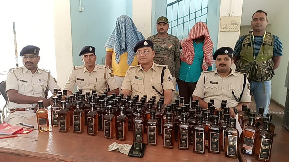 वाहन जांच के दौरान भारी मात्रा में पुलिस ने किया विदेशी शराब जप्त, ऑटो चालक सहित शराब तस्कर गिरफ्तार