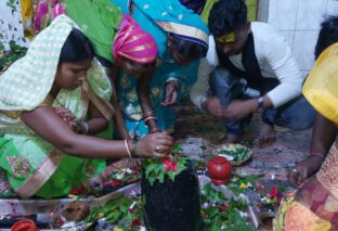 सावन की पहली सोमवारी को लेकर मंदिरों में उमड़ा शिव भक्तों का जन सैलाब।