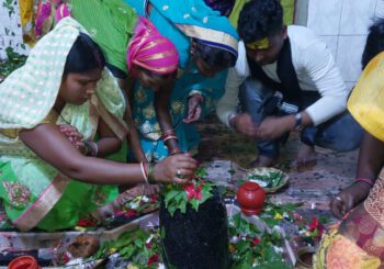 सावन की पहली सोमवारी को लेकर मंदिरों में उमड़ा शिव भक्तों का जन सैलाब।