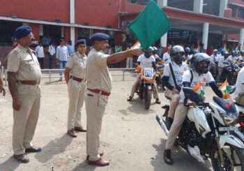 हरी झंडी दिखाकर आरपीएफ की बाईक रैली को दिल्ली के लिये किया रवाना