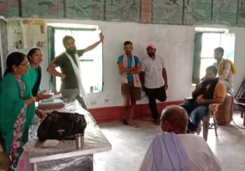 मध्याह्न भोजन नहीं बनने पर ग्रामीणों ने किया हंगामा,भूखे पेट बच्चे पढ़ाई करने को मजबूर