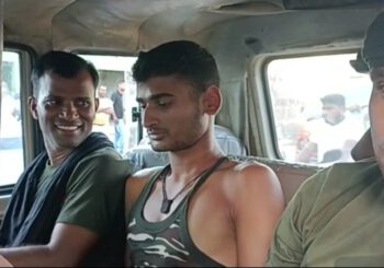 चप्पल दुकान की आड़ में चलता था शराब का अवैध कारोबार
