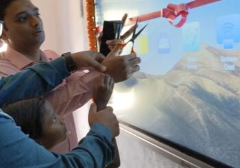 वायरल सीमा के स्कूल में स्मार्ट डिजिटल बोर्ड से होगी पढ़ाई, जिलाधिकारी ने किया उद्घाटन
