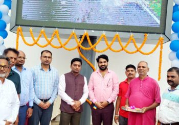 प्रसिद्ध जैन मंदिर लछुआर में जिलाधिकारी ने किया विशाल आउटडोर एलइडी का उद्घाटन