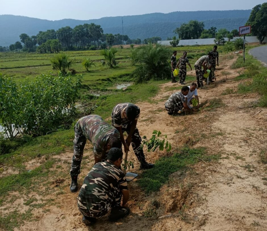 एसएसबी ने चलाया वृक्षारोपण अभियान, लोगों को किया जागरूक