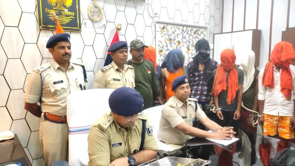 Video: पेट्रोल पंप लूट मामले में 6 अपराधियों को पुलिस ने किया गिरफ्तार