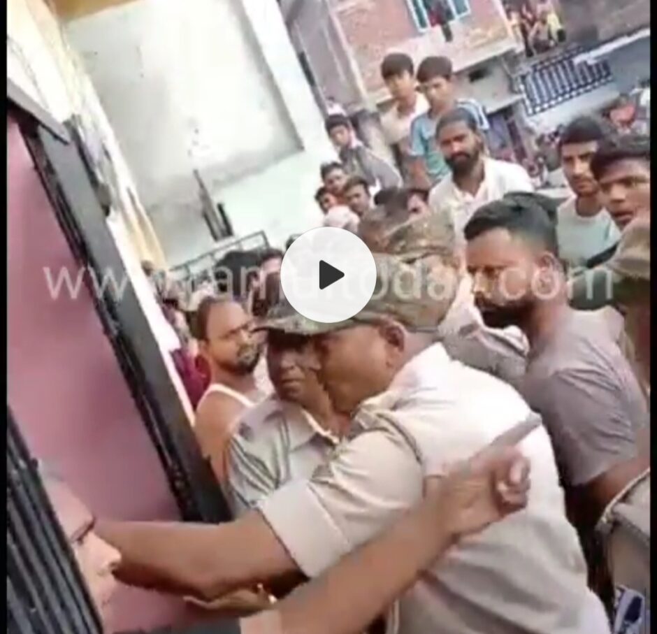 दो सौतन की लड़ाई पुलिस पर पड़ गया भारी, लड़ाई के दौरान जमकर चप्पल चला और  हुई मुक्केबाजी