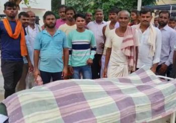 शौच करने गए किसान की करंट की चपेट में आने से मौत, खेत में गिरा हुआ था बिजली का तार