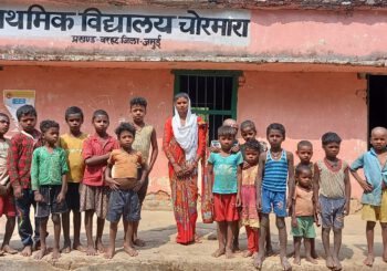 जिस विद्यालय को IED लगा कर ससुर ने किया था ध्वस्त ,वही स्कूल में शिक्षा की अलख जगा रही है हार्डकोर नक्सली की बहू