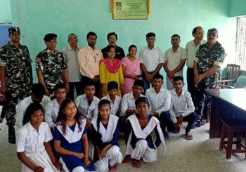 नक्सली हमले में शहीद जवान के पुण्यतिथि के मौके पर बिद्यालय में लगाया गया फलक
