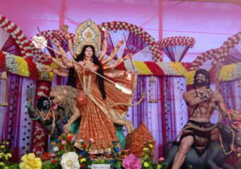 मां दुर्गा की खुली पट दर्शन को उमड़ी श्रद्धालुओं की भीड़।
