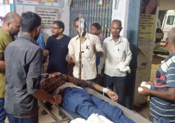 बाईक में पिकअप ने मारा जोरदार टक्कर, बाईक पर सवार दो युवक हुआ बूरी तरह  घायल